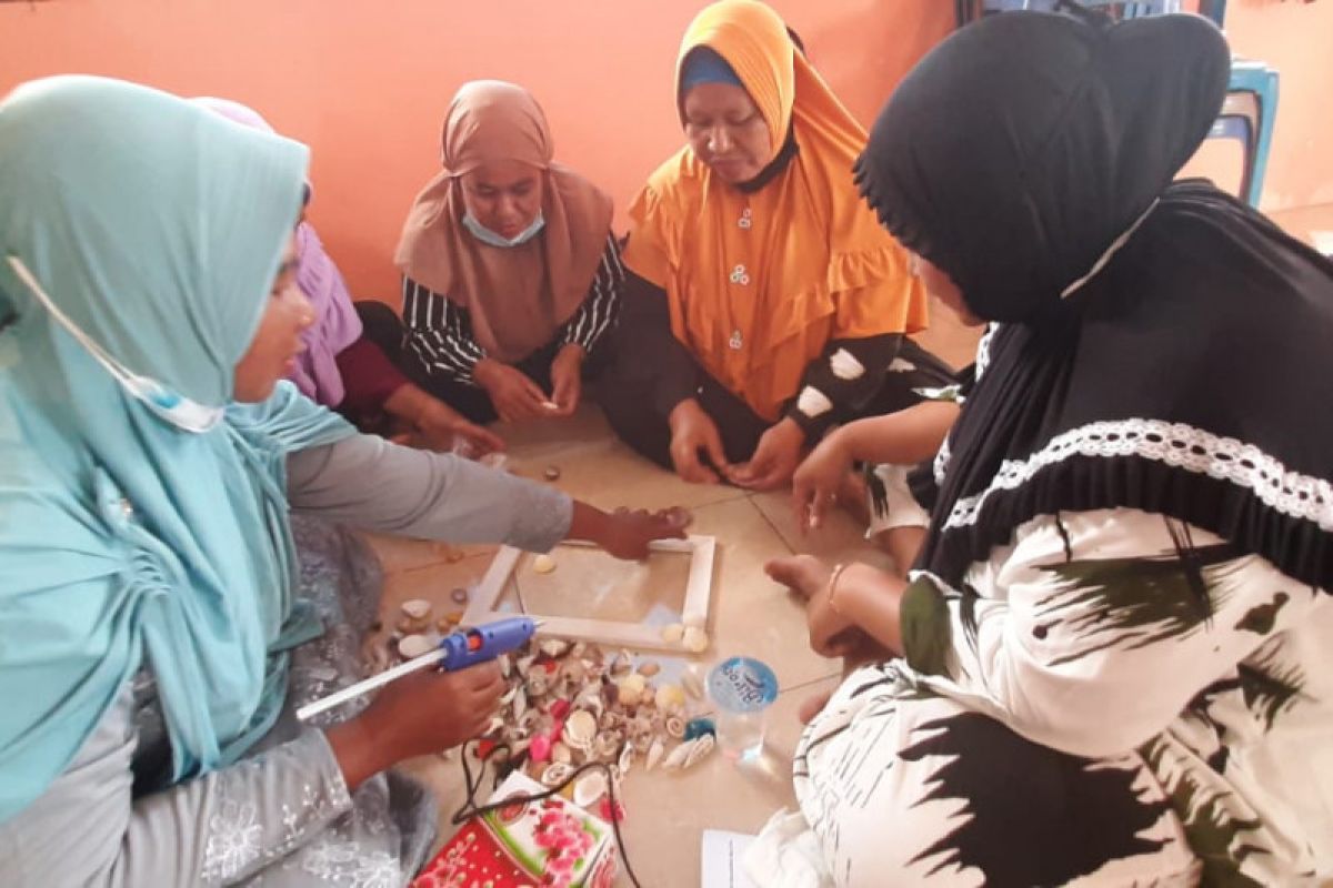 Memberdayakan Perempuan Desa Papayan Melalui Pelatihan Keterampilan: Menuju Kemandirian Ekonomi