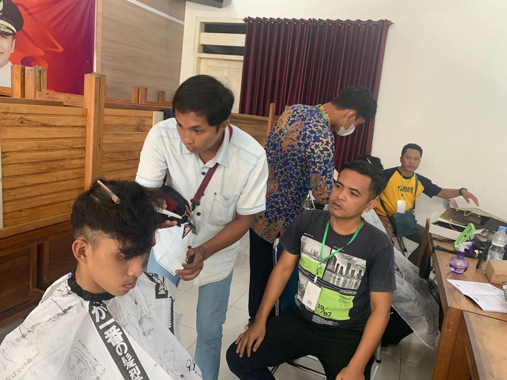 Meningkatkan Kemandirian Ekonomi Warga Desa Papayan melalui Pelatihan Keterampilan