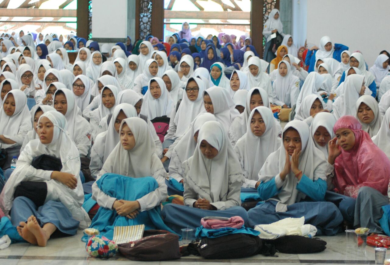 Pengajian Remaja Desa Papayan: Menjawab Tantangan Generasi Muda Masa Kini