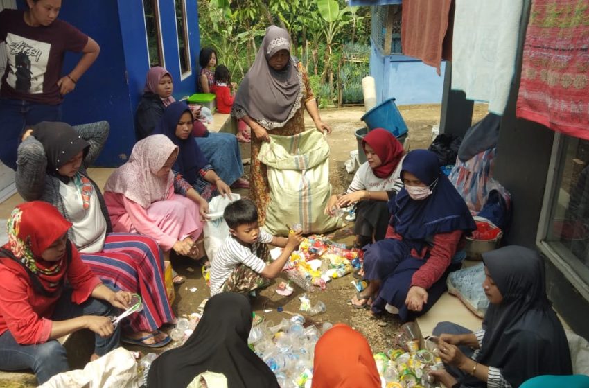 Memberdayakan Masyarakat, Melindungi Lingkungan: Inisiatif Pengelolaan Sampah Berbasis Komunitas di Papayan